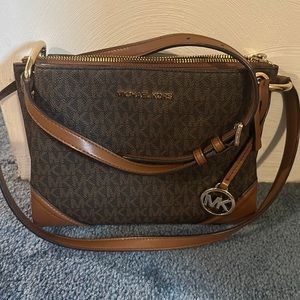 Michael kors cross body bag.